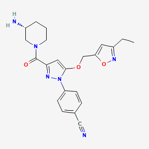 molecular formula C22H24N6O3 B12986172 (R)-4-(3-(3-Aminopiperidine-1-carbonyl)-5-((3-ethylisoxazol-5-yl)methoxy)-1H-pyrazol-1-yl)benzonitrile 