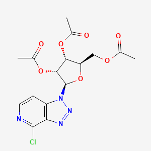 molecular formula C16H17ClN4O7 B13026754 (2R,3R,4R,5R)-2-(Acetoxymethyl)-5-(4-chloro-1H-[1,2,3]triazolo[4,5-C]pyridin-1-YL)tetrahydrofuran-3,4-diyl diacetate 