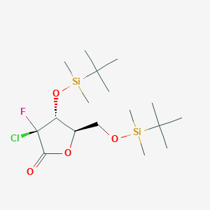 molecular formula C17H34ClFO4Si2 B13026893 (3S,4R,5R)-4-[(tert-butyldimethylsilyl)oxy]-5-{[(tert-butyldimethylsilyl)oxy]methyl}-3-chloro-3-fluorooxolan-2-one 