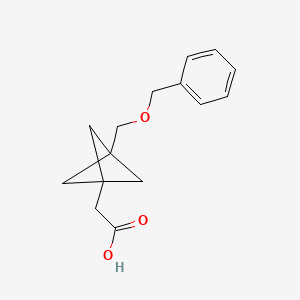 molecular formula C15H18O3 B13031101 2-{3-[(Benzyloxy)methyl]bicyclo[1.1.1]pentan-1-yl}acetic acid 