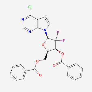 molecular formula C25H18ClF2N3O5 B13034041 ((2R,3R,5R)-3-(Benzoyloxy)-5-(4-chloro-7H-pyrrolo[2,3-D]pyrimidin-7-YL)-4,4-difluorotetrahydrofuran-2-YL)methyl benzoate 