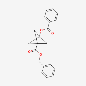 molecular formula C20H18O4 B13034072 Benzyl 3-(benzoyloxy)bicyclo[1.1.1]pentane-1-carboxylate 