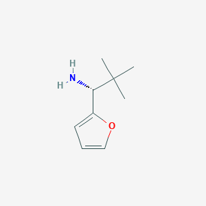 molecular formula C9H15NO B13041533 (1R)-1-(Furan-2-YL)-2,2-dimethylpropan-1-amine 