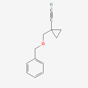 molecular formula C13H14O B13048088 (((1-Ethynylcyclopropyl)methoxy)methyl)benzene 