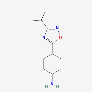 4-(3-Isopropyl-1,2,4-oxadiazol-5-YL)cyclohexan-1-amine