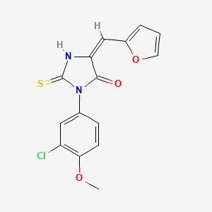 molecular formula C15H11ClN2O3S B13066201 3-(3-Chloro-4-methoxyphenyl)-5-(furan-2-ylmethylidene)-2-sulfanylideneimidazolidin-4-one 