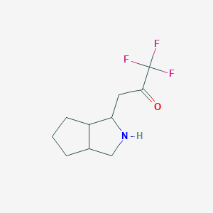 molecular formula C10H14F3NO B13068632 1,1,1-Trifluoro-3-{octahydrocyclopenta[c]pyrrol-1-yl}propan-2-one 