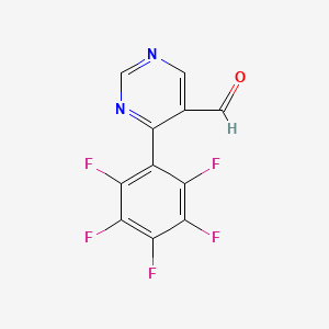 molecular formula C11H3F5N2O B13080125 4-(Perfluorophenyl)pyrimidine-5-carbaldehyde 