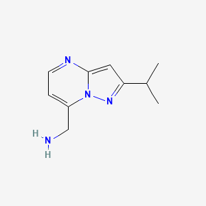 molecular formula C10H14N4 B13086708 [2-(Propan-2-yl)pyrazolo[1,5-a]pyrimidin-7-yl]methanamine 