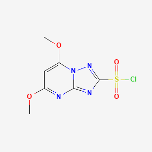 molecular formula C7H7ClN4O4S B13097619 5,7-Dimethoxy[1,2,4]triazolo[1,5-a]pyrimidine-2-sulfonyl chloride CAS No. 98165-58-3