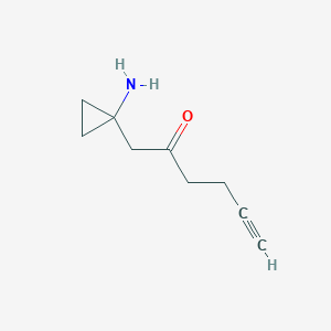 molecular formula C9H13NO B13151255 1-(1-Aminocyclopropyl)hex-5-yn-2-one 