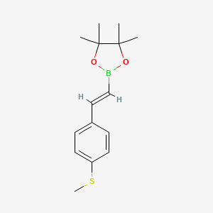 molecular formula C15H21BO2S B13152692 4,4,5,5-Tetramethyl-2-{2-[4-(methylsulfanyl)phenyl]ethenyl}-1,3,2-dioxaborolane 