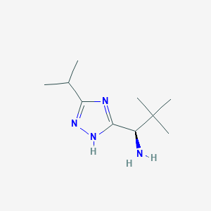 (1R)-2,2-Dimethyl-1-[5-(propan-2-yl)-1H-1,2,4-triazol-3-yl]propan-1-amine