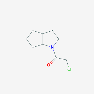 molecular formula C9H14ClNO B13160335 2-Chloro-1-{octahydrocyclopenta[b]pyrrol-1-yl}ethan-1-one 