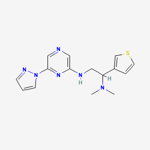 molecular formula C15H18N6S B13165246 Dimethyl(2-{[6-(1H-pyrazol-1-yl)pyrazin-2-yl]amino}-1-(thiophen-3-yl)ethyl)amine 