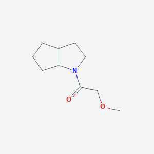 molecular formula C10H17NO2 B13165279 2-Methoxy-1-{octahydrocyclopenta[b]pyrrol-1-yl}ethan-1-one 