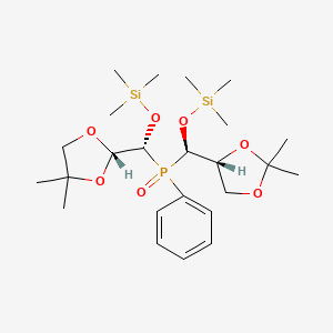 molecular formula C24H43O7PSi2 B13165375 [(R)-{[(R)-[(2S)-4,4-dimethyl-1,3-dioxolan-2-yl][(trimethylsilyl)oxy]methyl](phenyl)phosphoryl}[(4R)-2,2-dimethyl-1,3-dioxolan-4-yl]methoxy]trimethylsilane 