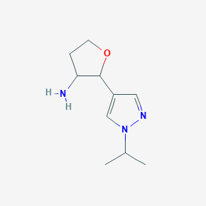 molecular formula C10H17N3O B13168217 2-[1-(Propan-2-yl)-1H-pyrazol-4-yl]oxolan-3-amine 