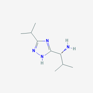 (1R)-2-Methyl-1-[5-(propan-2-yl)-1H-1,2,4-triazol-3-yl]propan-1-amine