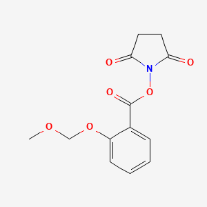 molecular formula C13H13NO6 B1317280 苯甲酸，2-(甲氧基甲氧基)-，2,5-二氧代-1-吡咯烷基酯 CAS No. 918644-14-1