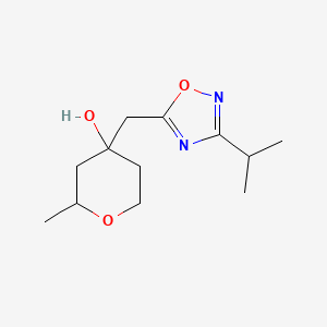 2-Methyl-4-{[3-(propan-2-yl)-1,2,4-oxadiazol-5-yl]methyl}oxan-4-ol