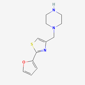 molecular formula C12H15N3OS B13184265 1-{[2-(Furan-2-yl)-1,3-thiazol-4-yl]methyl}piperazine 