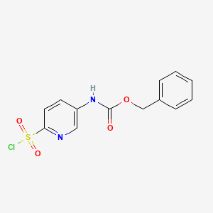 molecular formula C13H11ClN2O4S B13187249 Benzyl N-[6-(chlorosulfonyl)pyridin-3-yl]carbamate 