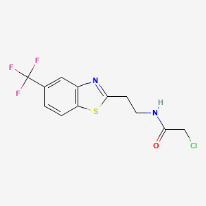 molecular formula C12H10ClF3N2OS B13188348 2-chloro-N-{2-[5-(trifluoromethyl)-1,3-benzothiazol-2-yl]ethyl}acetamide 