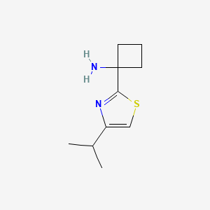 molecular formula C10H16N2S B13191009 1-[4-(Propan-2-YL)-1,3-thiazol-2-YL]cyclobutan-1-amine 