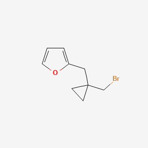 molecular formula C9H11BrO B13191358 2-([1-(Bromomethyl)cyclopropyl]methyl)furan 