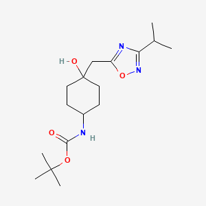 molecular formula C17H29N3O4 B13194957 tert-Butyl N-(4-hydroxy-4-{[3-(propan-2-yl)-1,2,4-oxadiazol-5-yl]methyl}cyclohexyl)carbamate 