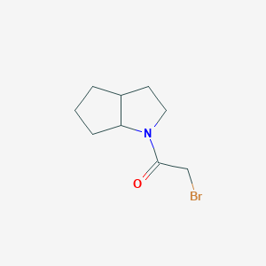 molecular formula C9H14BrNO B13195386 2-Bromo-1-{octahydrocyclopenta[b]pyrrol-1-yl}ethan-1-one 