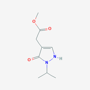 molecular formula C9H14N2O3 B13196715 Methyl 2-[3-oxo-2-(propan-2-yl)-2,3-dihydro-1H-pyrazol-4-yl]acetate 