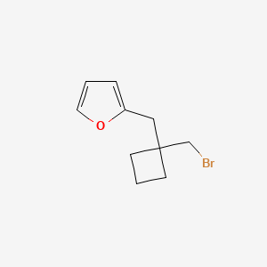 molecular formula C10H13BrO B13197560 2-((1-(Bromomethyl)cyclobutyl)methyl)furan 