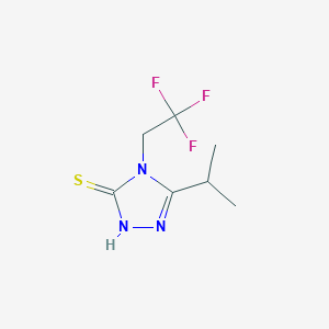 molecular formula C7H10F3N3S B13199454 5-(propan-2-yl)-4-(2,2,2-trifluoroethyl)-4H-1,2,4-triazole-3-thiol 