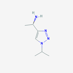 molecular formula C7H14N4 B13202069 (1S)-1-[1-(Propan-2-yl)-1H-1,2,3-triazol-4-yl]ethan-1-amine 