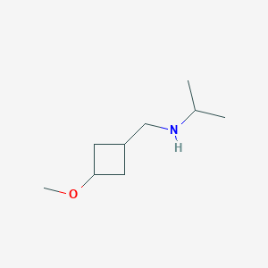 [(3-Methoxycyclobutyl)methyl](propan-2-yl)amine