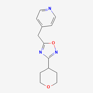 molecular formula C13H15N3O2 B13214113 4-{[3-(Oxan-4-yl)-1,2,4-oxadiazol-5-yl]methyl}pyridine 