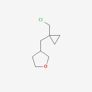 molecular formula C9H15ClO B13216982 3-{[1-(Chloromethyl)cyclopropyl]methyl}oxolane 