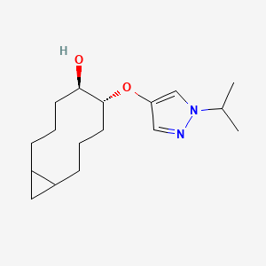 molecular formula C17H28N2O2 B13222674 (5R,6R)-6-{[1-(propan-2-yl)-1H-pyrazol-4-yl]oxy}bicyclo[8.1.0]undecan-5-ol 