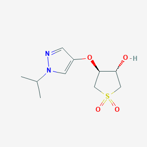 molecular formula C10H16N2O4S B13223755 (3S,4S)-3-Hydroxy-4-{[1-(propan-2-yl)-1H-pyrazol-4-yl]oxy}-1lambda6-thiolane-1,1-dione 