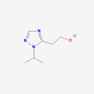 molecular formula C7H13N3O B13237417 2-[1-(propan-2-yl)-1H-1,2,4-triazol-5-yl]ethan-1-ol 