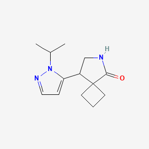 molecular formula C13H19N3O B13243815 8-[1-(Propan-2-yl)-1H-pyrazol-5-yl]-6-azaspiro[3.4]octan-5-one 