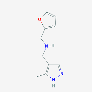 molecular formula C10H13N3O B13250560 (Furan-2-ylmethyl)[(3-methyl-1H-pyrazol-4-yl)methyl]amine 