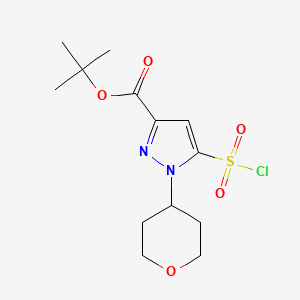 tert-Butyl 5-(chlorosulfonyl)-1-(oxan-4-yl)-1H-pyrazole-3-carboxylate