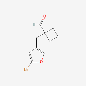 molecular formula C10H11BrO2 B13253627 1-[(5-Bromofuran-3-yl)methyl]cyclobutane-1-carbaldehyde 