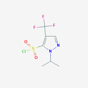 1-(Propan-2-yl)-4-(trifluoromethyl)-1H-pyrazole-5-sulfonyl chloride