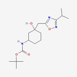 molecular formula C17H29N3O4 B13257068 tert-Butyl N-(3-hydroxy-3-{[3-(propan-2-yl)-1,2,4-oxadiazol-5-yl]methyl}cyclohexyl)carbamate 