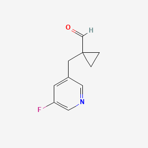 molecular formula C10H10FNO B13259249 1-[(5-Fluoropyridin-3-yl)methyl]cyclopropane-1-carbaldehyde 