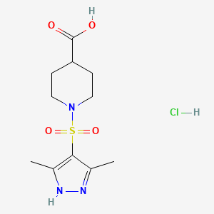 molecular formula C11H18ClN3O4S B13275353 1-[(3,5-dimethyl-1H-pyrazol-4-yl)sulfonyl]piperidine-4-carboxylic acid hydrochloride 